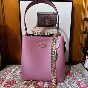 Coach NWT bucket bag,detachable branded Coach keychain,detachable gold crossbody